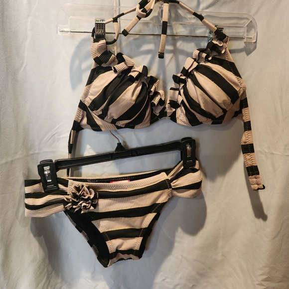 Betsy Johnson matching bikini - Picture 2 of 10